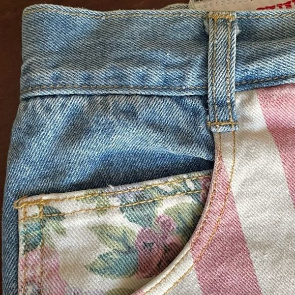 Vintage Not Guilty Red Stripe Flowers Jean Shorts - Picture 10 of 14